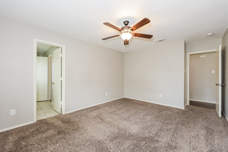 2,190/Mo, 209 Tulip Ln Cedar Hill, TX 75104 Main Bedroom View 2