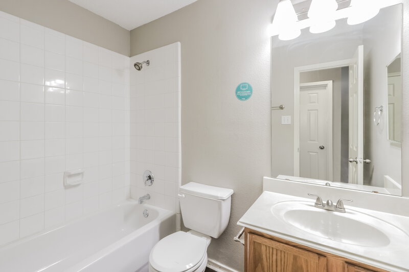 2,590/Mo, 2535 Saint Luke Lane Dallas, TX 75237 Bathroom View