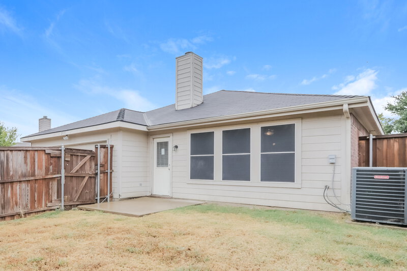 2,590/Mo, 2535 Saint Luke Lane Dallas, TX 75237 Rear View