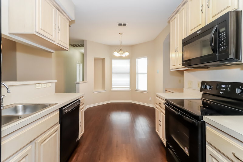 2,040/Mo, 1820 Alanbrooke Dr. Fort Worth, TX 76140 Kitchen View 2