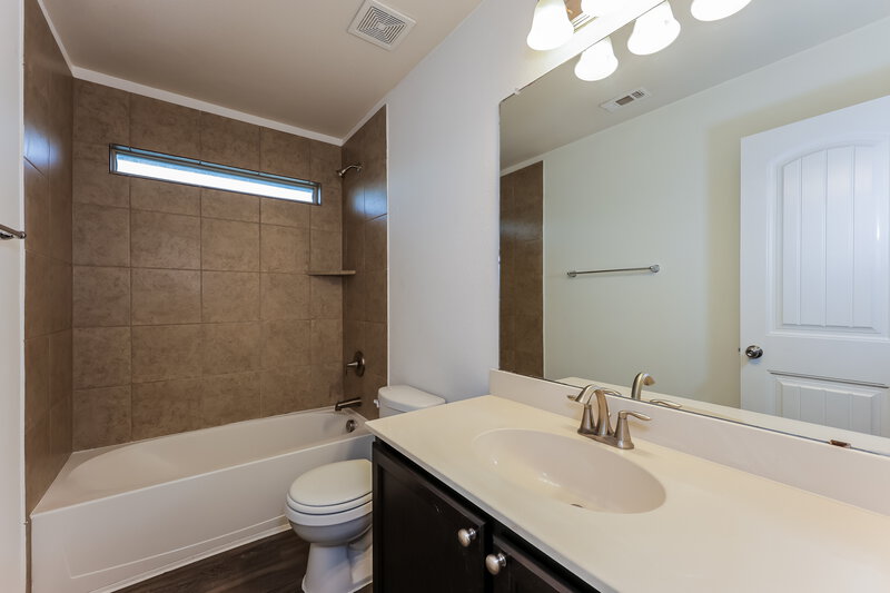 2,405/Mo, 12810 Kyla Jean Court Dallas, TX 75253 Bathroom View