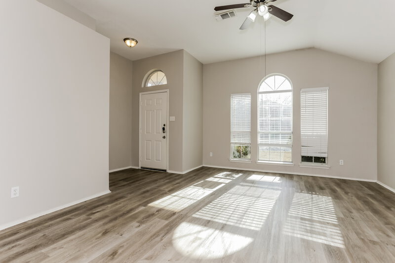 2,095/Mo, 1001 Waterview Dr Cedar Hill, TX 75104 Living Room View