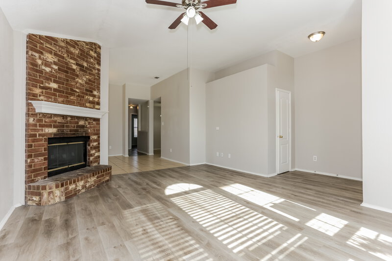 2,095/Mo, 1001 Waterview Dr Cedar Hill, TX 75104 Living Room View 2