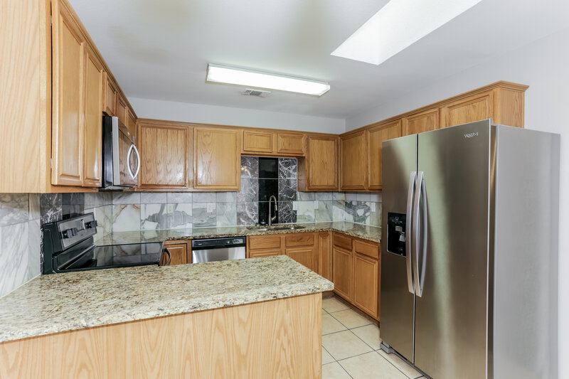 2,095/Mo, 1001 Waterview Dr Cedar Hill, TX 75104 Kitchen View