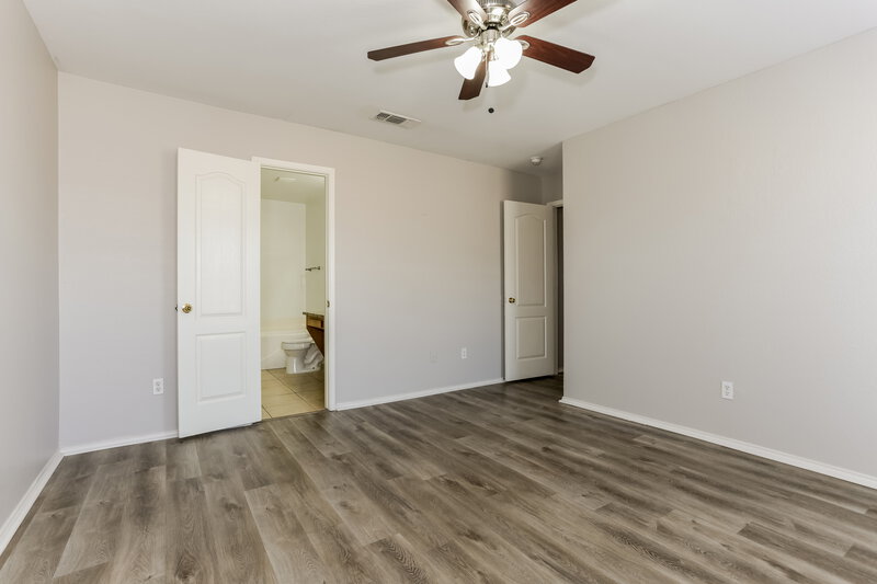 2,095/Mo, 1001 Waterview Dr Cedar Hill, TX 75104 Main Bedroom View 2