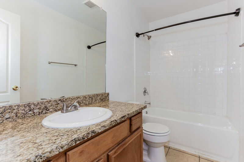 2,095/Mo, 1001 Waterview Dr Cedar Hill, TX 75104 Bathroom View