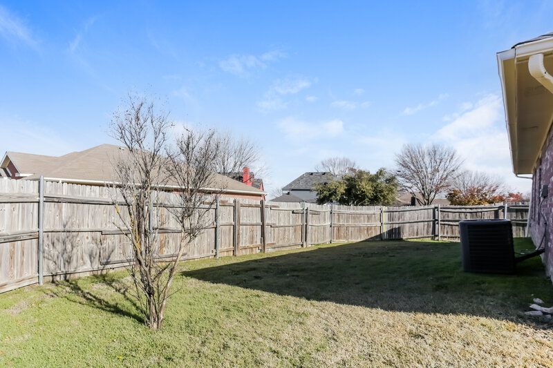 2,095/Mo, 1001 Waterview Dr Cedar Hill, TX 75104 Backyard View