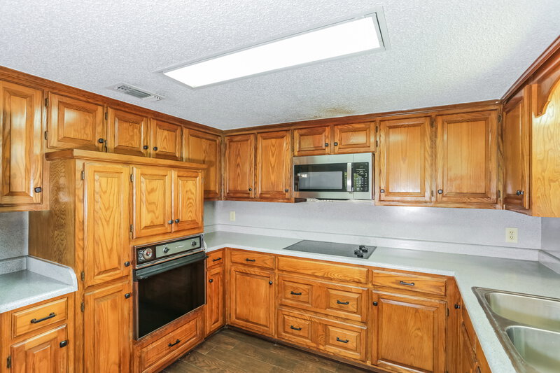 2,060/Mo, 7908 Hulen Park Circle Fort Worth, TX 76123 Kitchen View 2