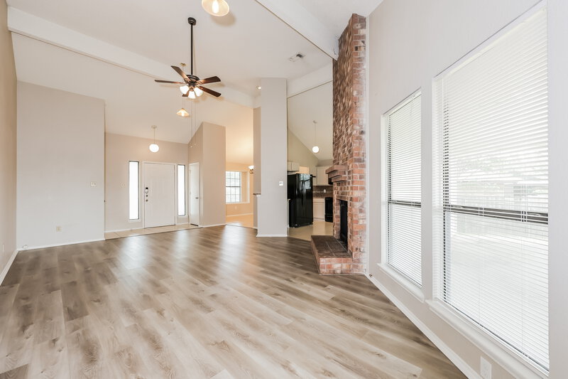1,920/Mo, 6423 Woodstream Trl Fort Worth, TX 76133 Living Room View