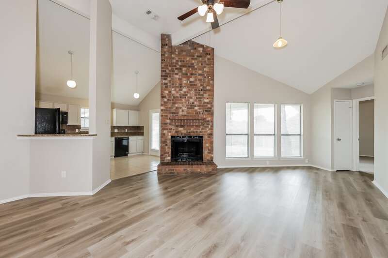 1,920/Mo, 6423 Woodstream Trl Fort Worth, TX 76133 Living Room View 3