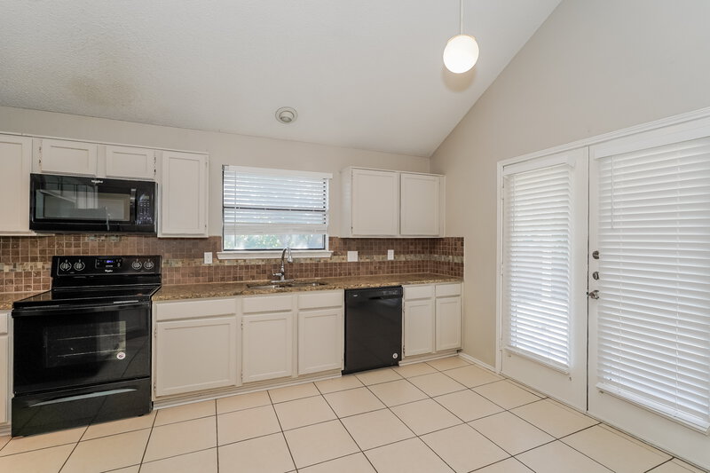 1,880/Mo, 6423 Woodstream Trl Fort Worth, TX 76133 Kitchen View