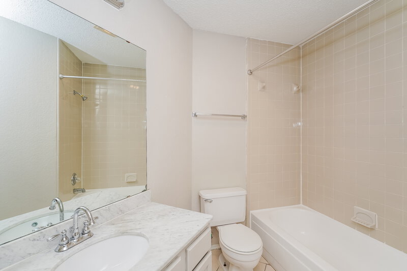 1,880/Mo, 6423 Woodstream Trl Fort Worth, TX 76133 Bathroom View