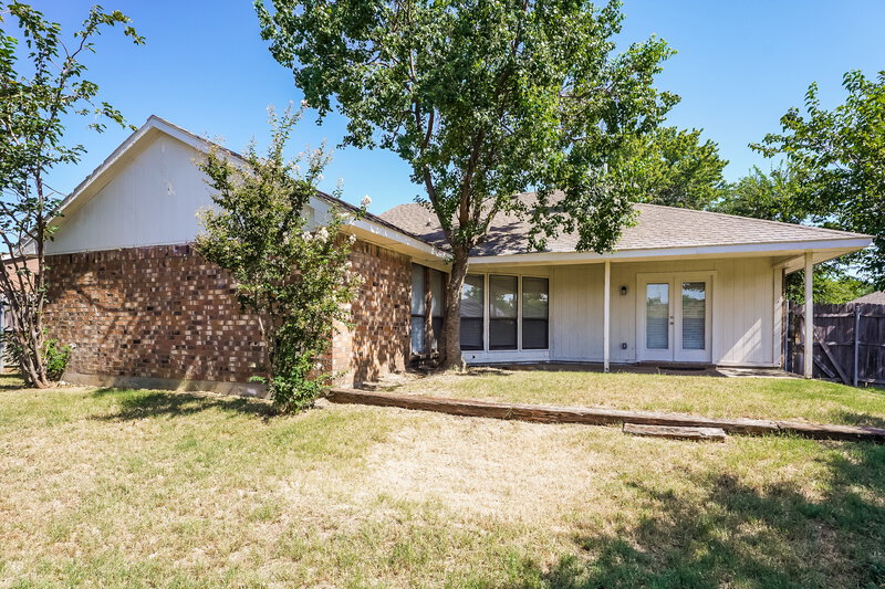 1,880/Mo, 6423 Woodstream Trl Fort Worth, TX 76133 Rear View