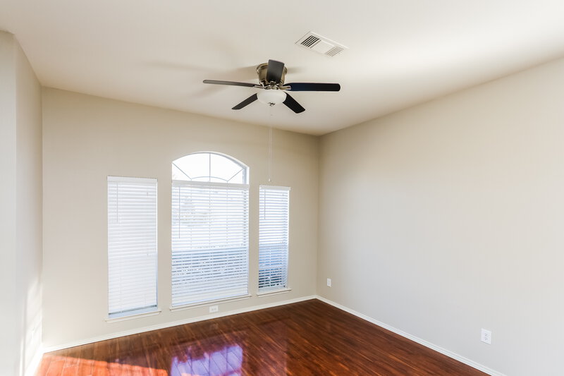 2,293/Mo, 821 Ragland Dr Cedar Hill, TX 75104 Living Room View