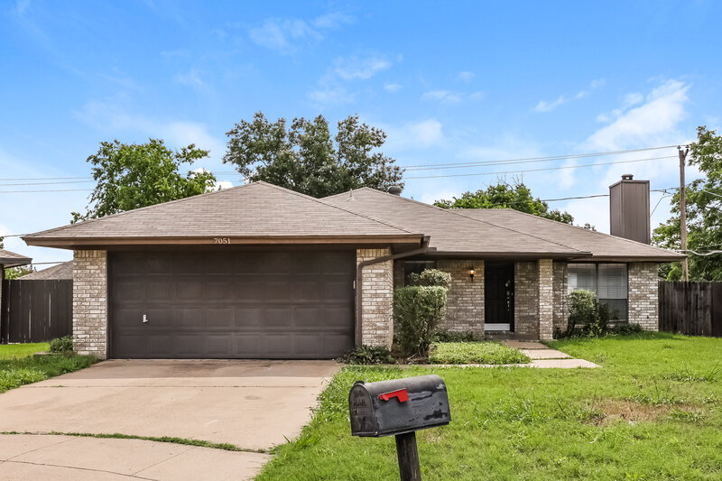 1,960/Mo, 7051 South Meadow Drive E Fort Worth, TX 76133 External View