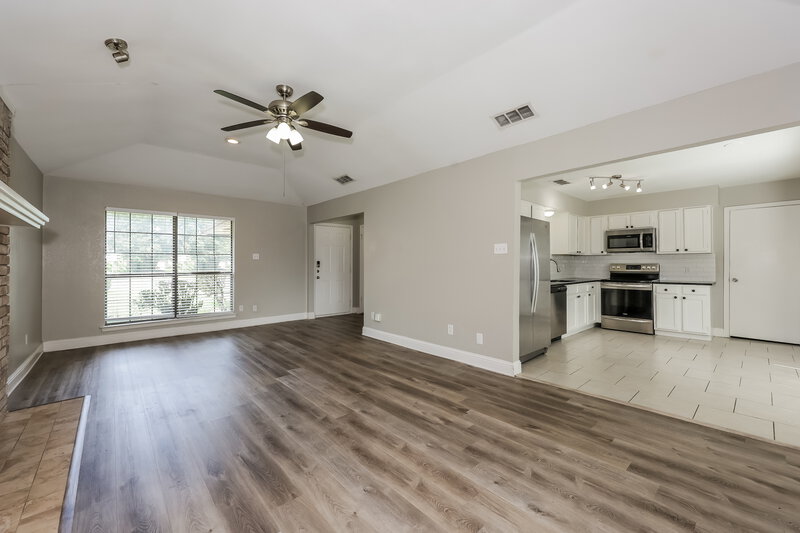 1,960/Mo, 7051 South Meadow Drive E Fort Worth, TX 76133 Living Room View