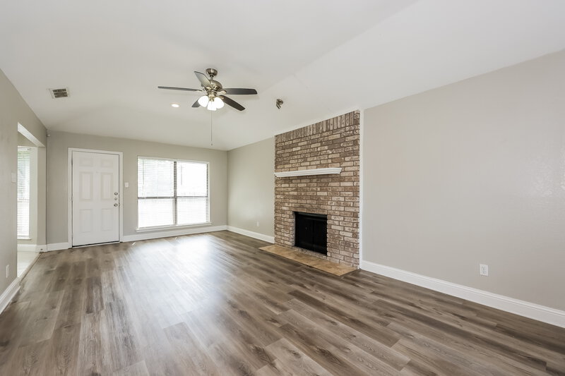 1,960/Mo, 7051 South Meadow Drive E Fort Worth, TX 76133 Living Room View 3