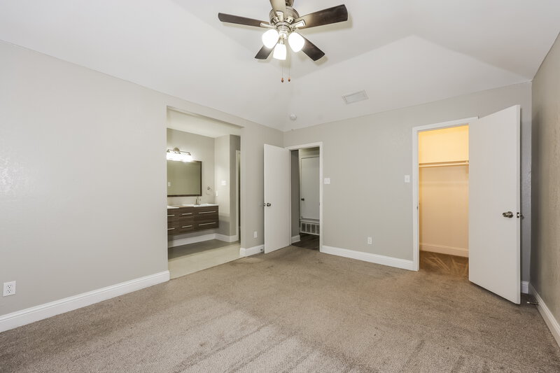 1,960/Mo, 7051 South Meadow Drive E Fort Worth, TX 76133 Main Bedroom View 2