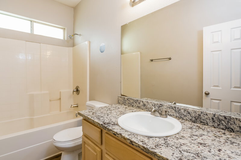 2,640/Mo, 1808 Alanbrooke Fort Worth, TX 76140 Bathroom View