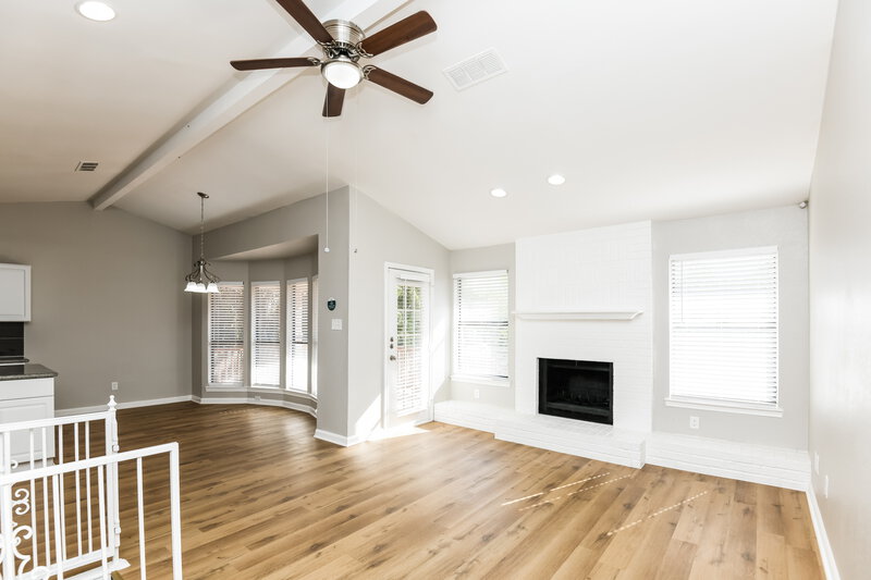 2,445/Mo, 3721 Ashley Ln Fort Worth, TX 76123 Living Room View