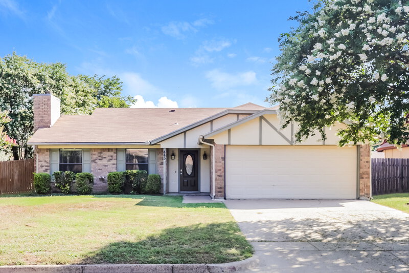 2,030/Mo, 445 Berkshire Dr Burleson, TX 76028 External View