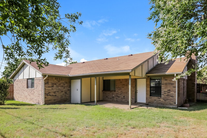 2,030/Mo, 445 Berkshire Dr Burleson, TX 76028 Rear View