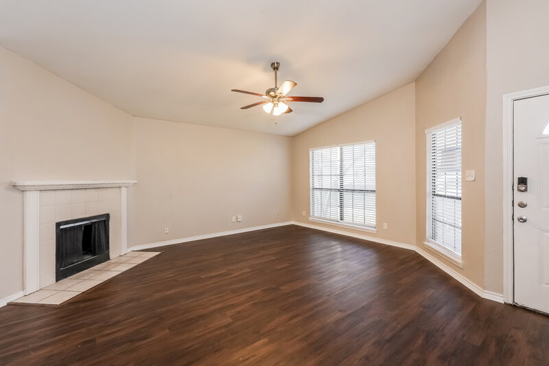 1,935/Mo, 3101 Galemeadow Dr Fort Worth, TX 76123 Living Room View 2
