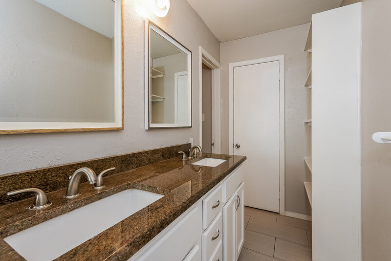 1,935/Mo, 3101 Galemeadow Dr Fort Worth, TX 76123 Main Bathroom View