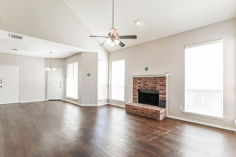1,950/Mo, 1428 Savannah St Mesquite, TX 75149 Living Room View