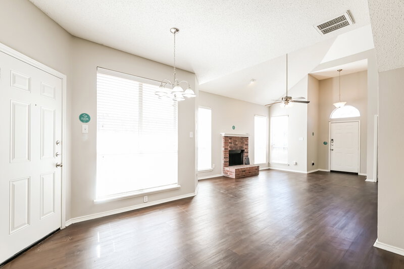 1,950/Mo, 1428 Savannah St Mesquite, TX 75149 Dining Room View 2