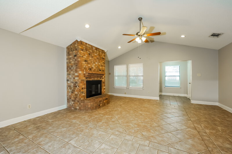 2,325/Mo, 3907 Wentworth Drive Arlington, TX 76001 Living Room View