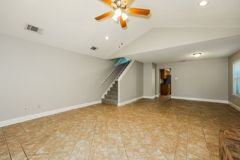 2,325/Mo, 3907 Wentworth Drive Arlington, TX 76001 Living Room View 2
