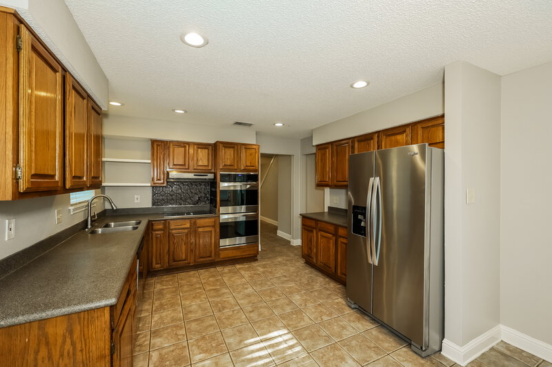 2,325/Mo, 3907 Wentworth Drive Arlington, TX 76001 Kitchen View 3