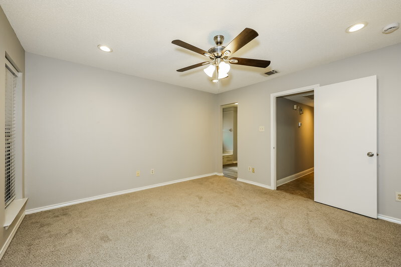 2,325/Mo, 3907 Wentworth Drive Arlington, TX 76001 Main Bedroom View 2