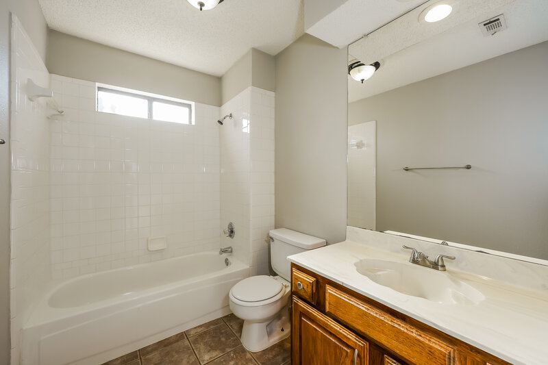 2,325/Mo, 3907 Wentworth Drive Arlington, TX 76001 Bathroom View