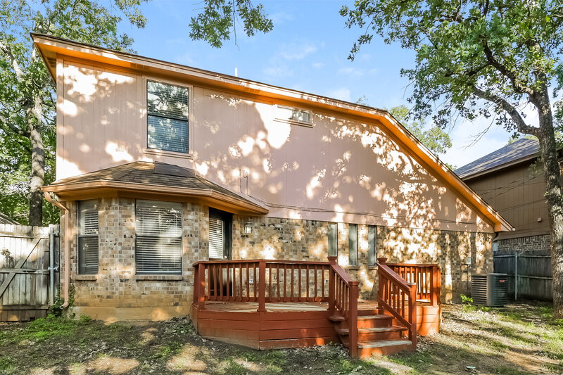 2,325/Mo, 3907 Wentworth Drive Arlington, TX 76001 Rear View