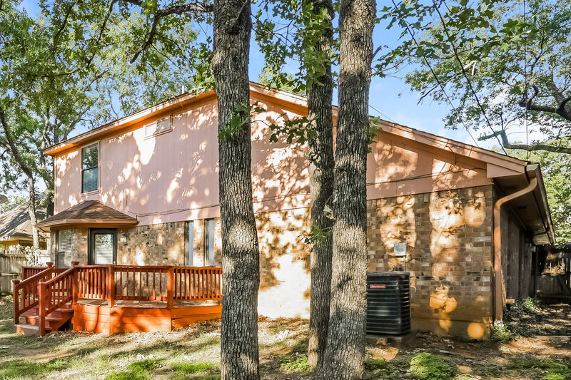 2,325/Mo, 3907 Wentworth Drive Arlington, TX 76001 Rear View 2