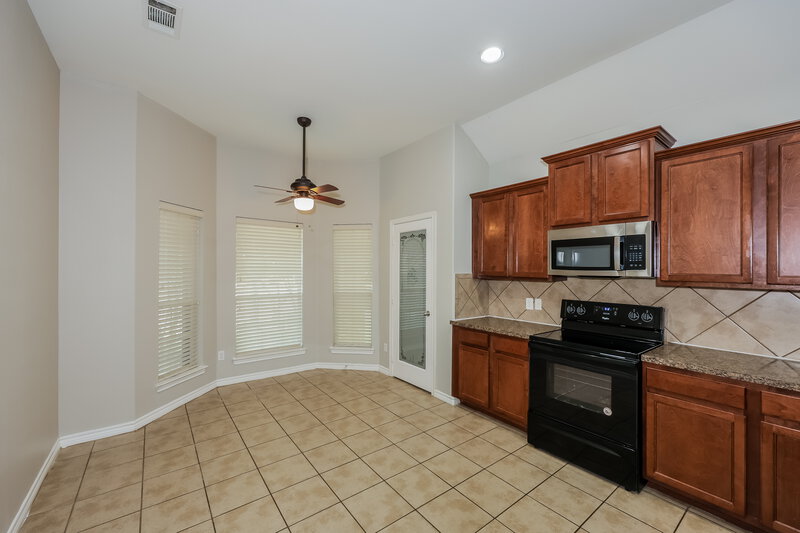 2,110/Mo, 1428 Park Crest Drive Crowley, TX 76036 Kitchen View