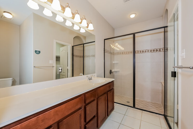 2,110/Mo, 1428 Park Crest Drive Crowley, TX 76036 Main Bathroom View