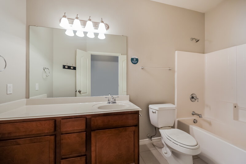 2,110/Mo, 1428 Park Crest Drive Crowley, TX 76036 Bathroom View