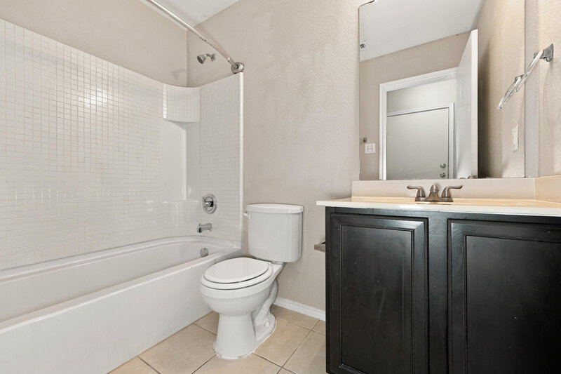 2,105/Mo, 3132 Middleview Road Fort Worth, TX 76108 Bathroom View