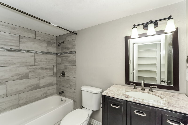 2,145/Mo, 1625 Clark Trl Grand Prairie, TX 75052 Bathroom View