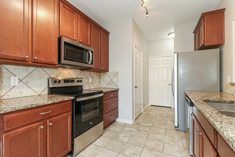 2,495/Mo, 319 W Little Creek Road Cedar Hill, TX 75104 Kitchen View 2