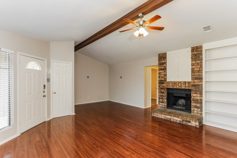 1,685/Mo, 1144 Hemlock Dr Desoto, TX 75115 Living Room View