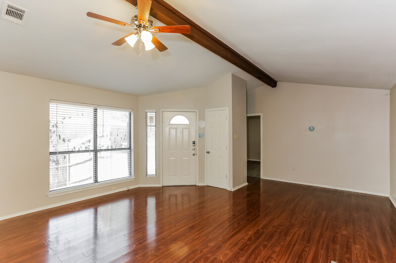 1,685/Mo, 1144 Hemlock Dr Desoto, TX 75115 Living Room View 2