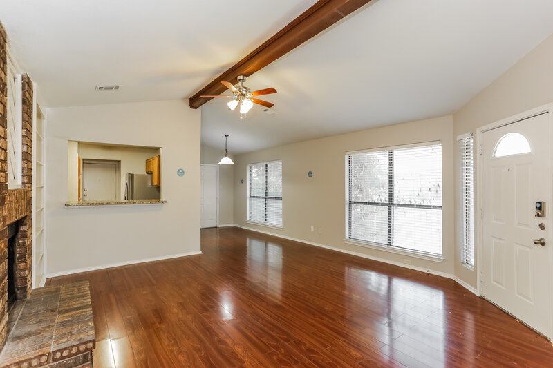 1,685/Mo, 1144 Hemlock Dr Desoto, TX 75115 Living Room View 3