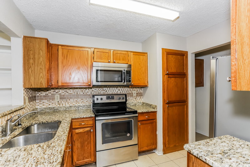 1,685/Mo, 1144 Hemlock Dr Desoto, TX 75115 Kitchen View