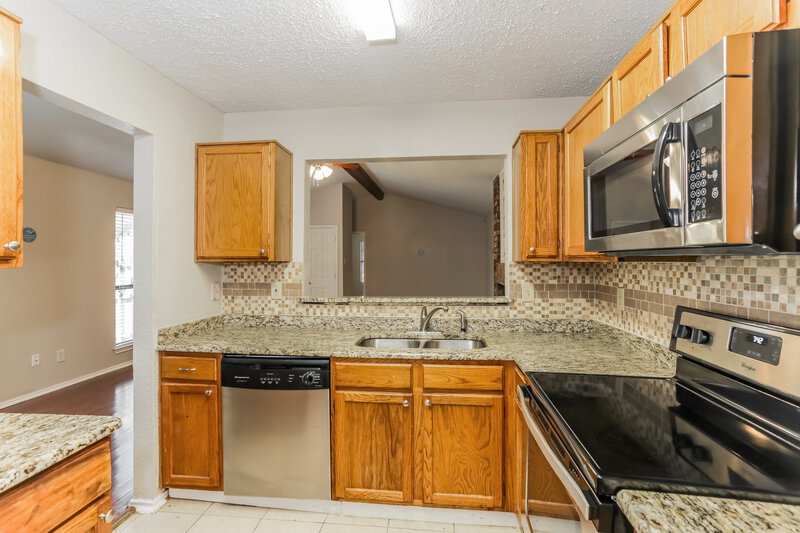 1,685/Mo, 1144 Hemlock Dr Desoto, TX 75115 Kitchen View 2