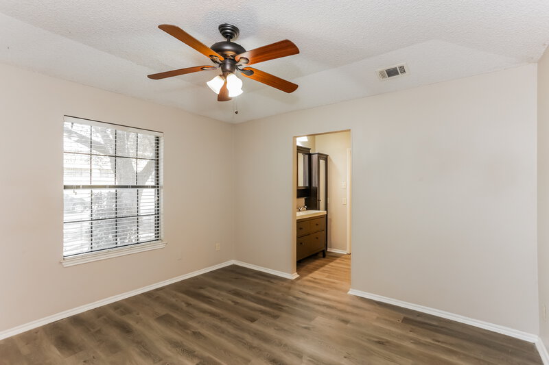 1,685/Mo, 1144 Hemlock Dr Desoto, TX 75115 Main Bedroom View