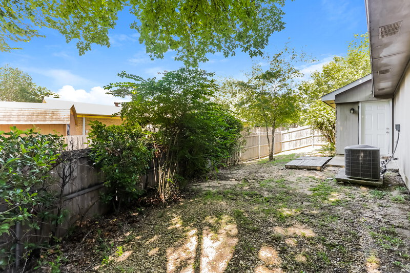 1,685/Mo, 1144 Hemlock Dr Desoto, TX 75115 Rear View